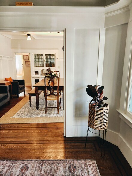 Dining - 459 Boulevard Way