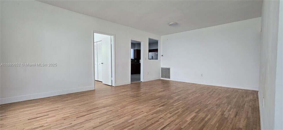 Building Photo - 3915 Ponce de Leon Blvd