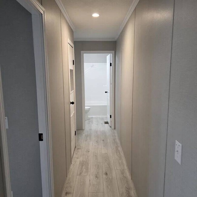 Building Photo - 1965 Lovell