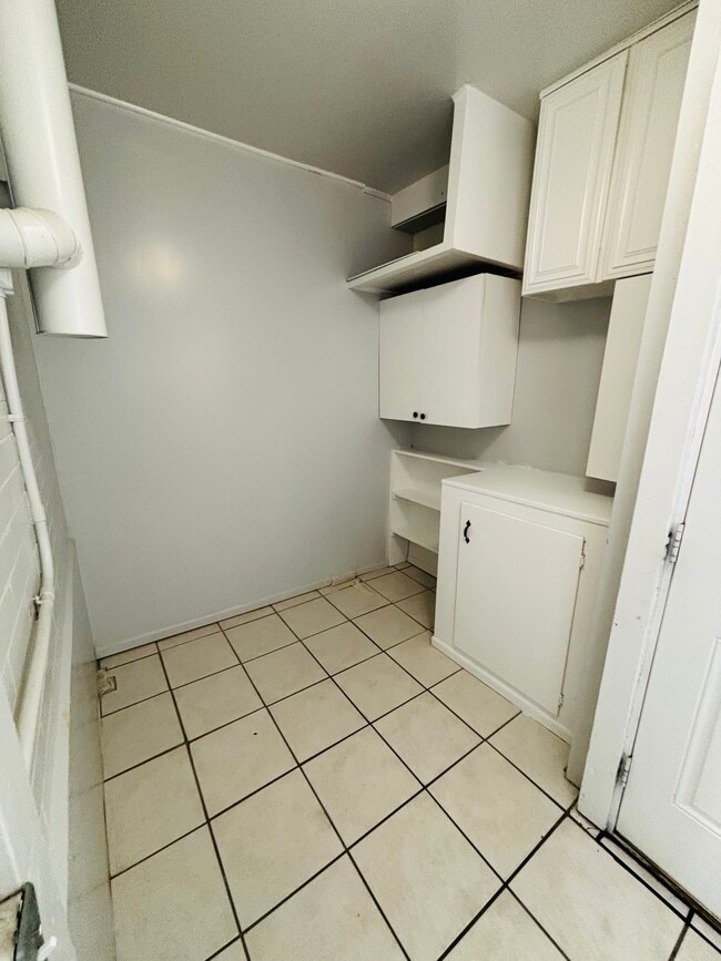 Building Photo - La Selle Apartments