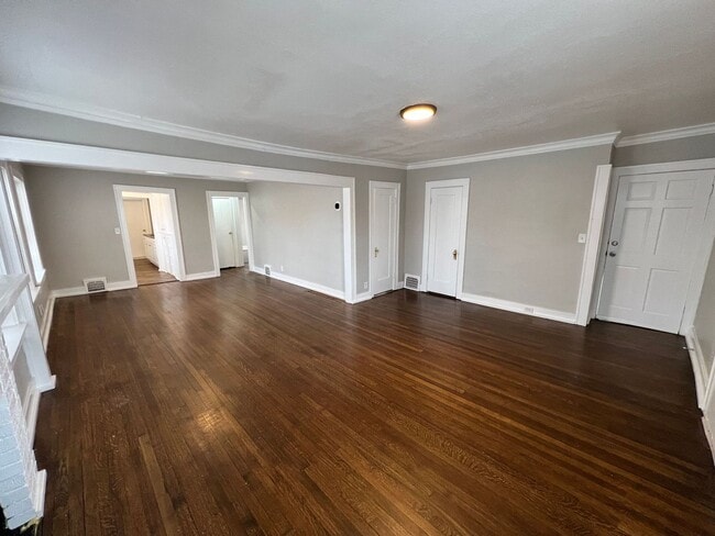 Building Photo - Upstairs 2-Bed, 1.5-Bath Duplex