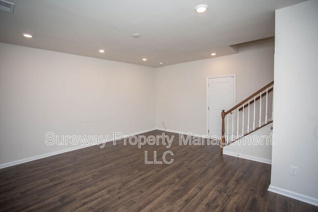 Building Photo - 13 Verona Ln
