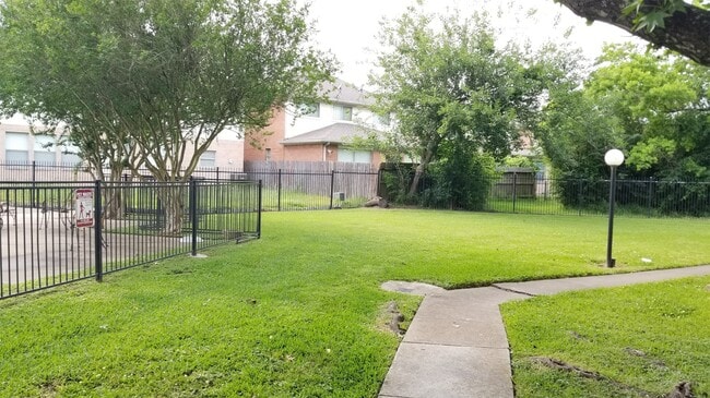 Building Photo - 6602 Harbor Town Dr
