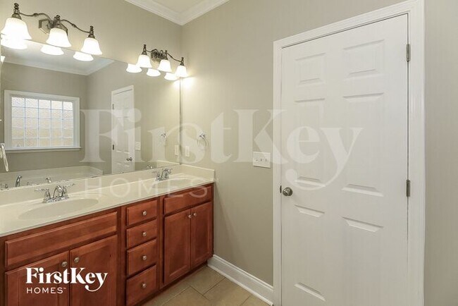 Building Photo - 54 Village Park Dr