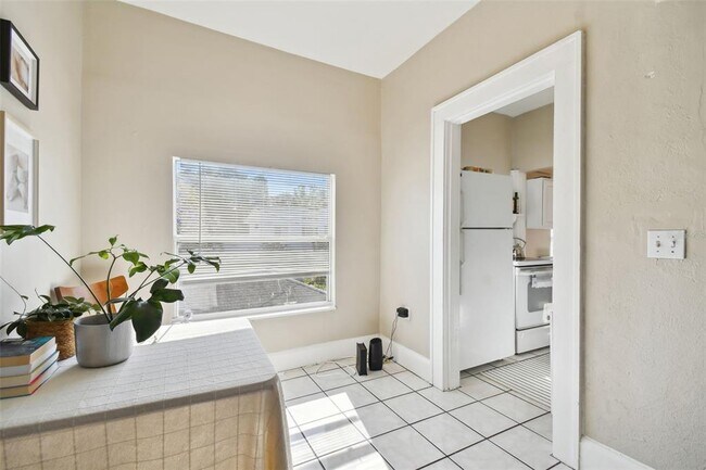 Building Photo - 2445 2nd Ave N