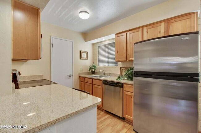 Building Photo - 55 N Cherry Ave