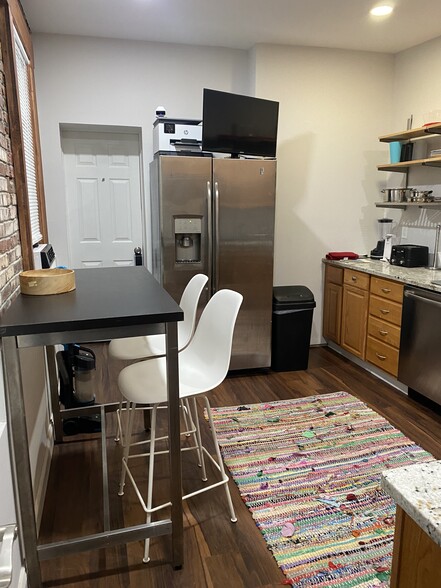 Building Photo - 10 S Ann St