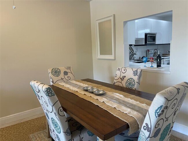 Building Photo - 4629 Poinciana St