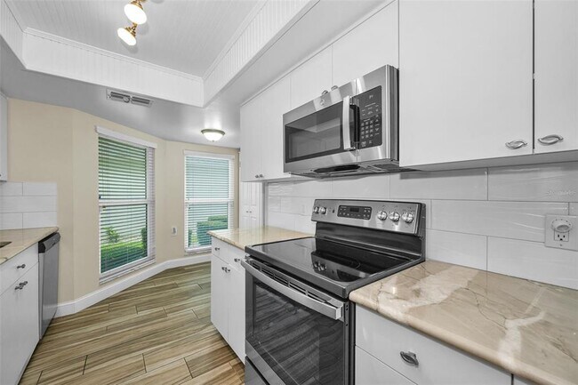 Building Photo - 4638 Sheffield Dr
