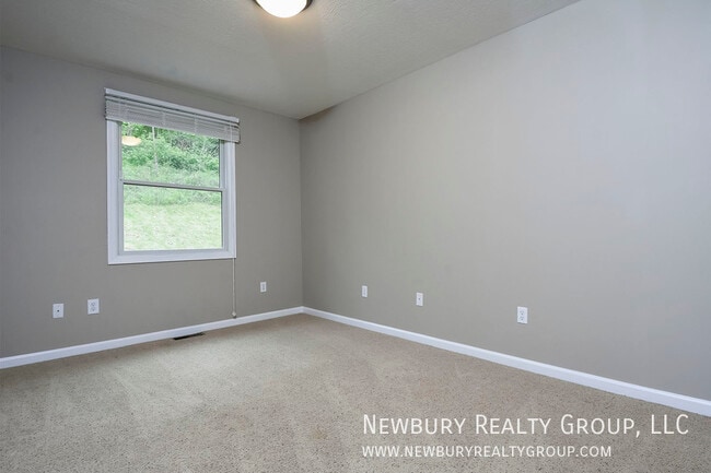 Building Photo - 135 Banksville Pl