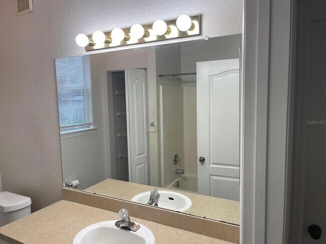 Building Photo - 3349 S Kirkman Rd