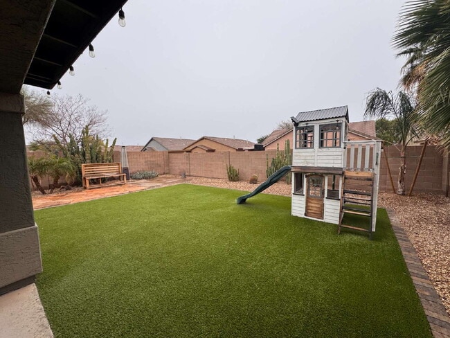 Building Photo - 30031 N Little Leaf Dr