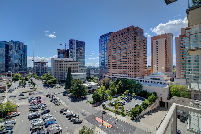 Building Photo - 1Bd/1Ba Bellevue Condo