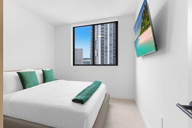 Building Photo - 501 NE 1st Ave