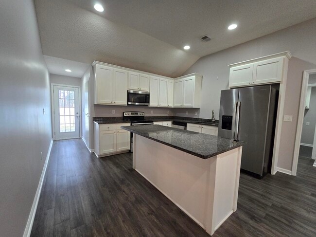 Building Photo - 810 Slidingrock Ln