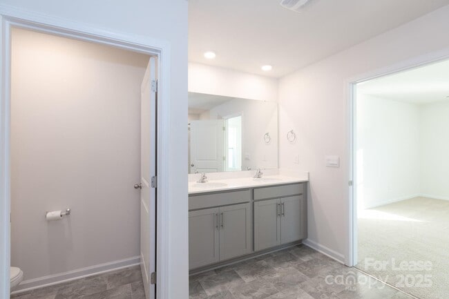 Building Photo - 2125 Allium Dr