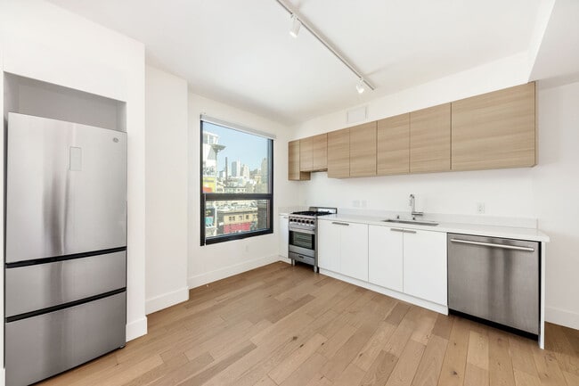 Building Photo - 719 Larkin St