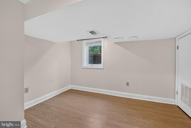 Building Photo - 406 Gilmoure Dr