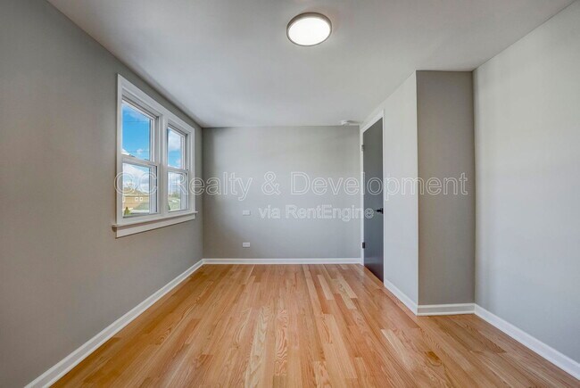 Building Photo - 3303 Division St