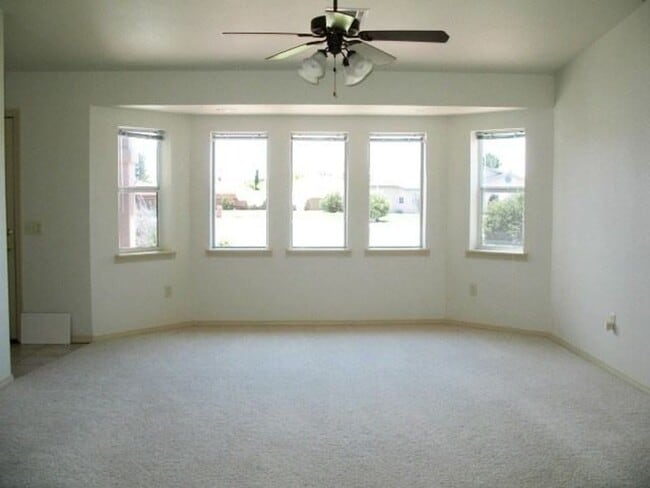 Building Photo - Close to Holloman AFB