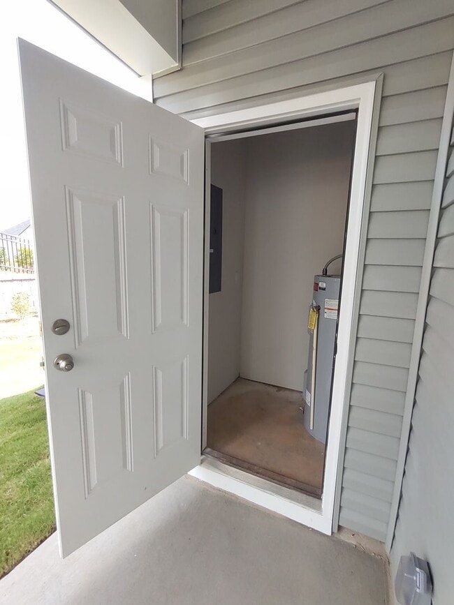 Building Photo - BRAND-NEW Townhome Located in Sanford- Minutes from Shopping, Dining, and Community Parks! Wont l...