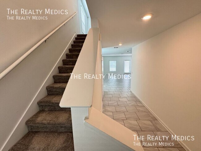 Building Photo - 554 Jett Ln