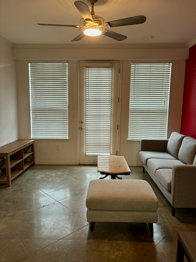 Building Photo - 2505 San Gabriel St