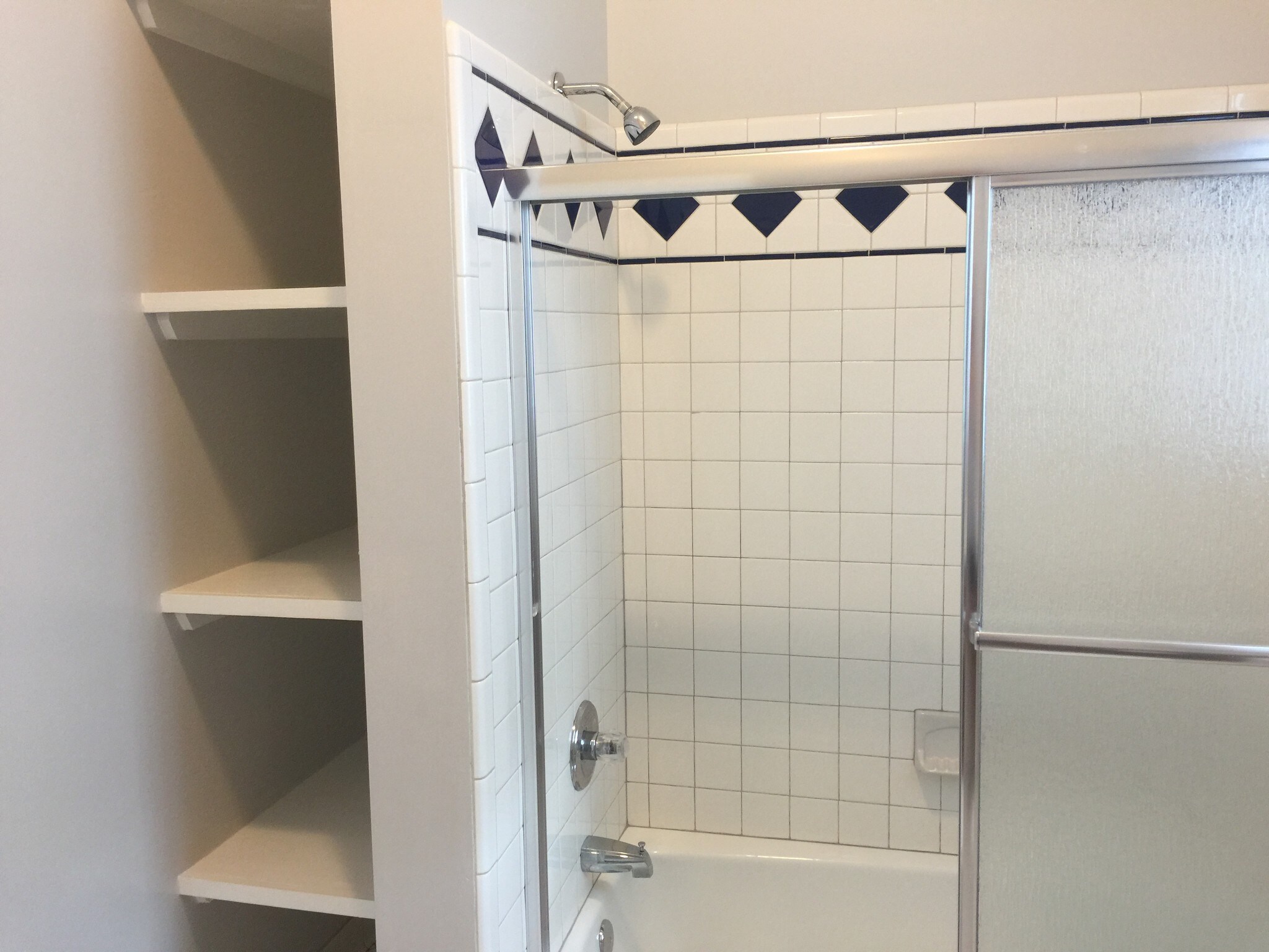 Bathroom - 2513 Annunciation St