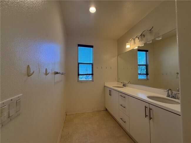 Building Photo - 11120 Legion Dr