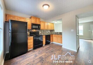 Building Photo - Full Brick Townhouse in Highly Desirable C...