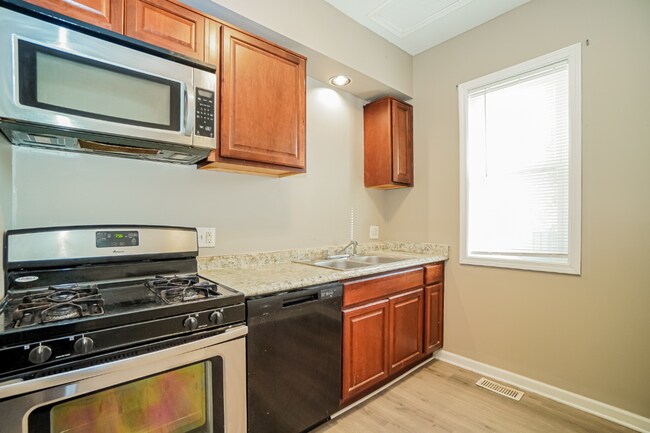 Building Photo - 392-394-394 N Garfield Ave