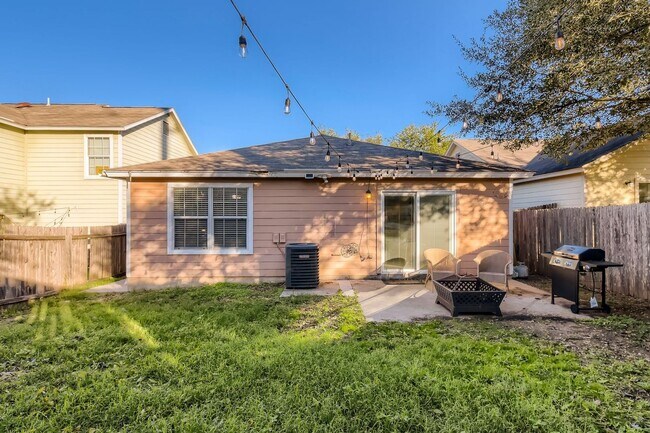 Building Photo - Fully Furnished 3 Bedroom near Greenbelt in Southeast Austin- Easy Access to 35!