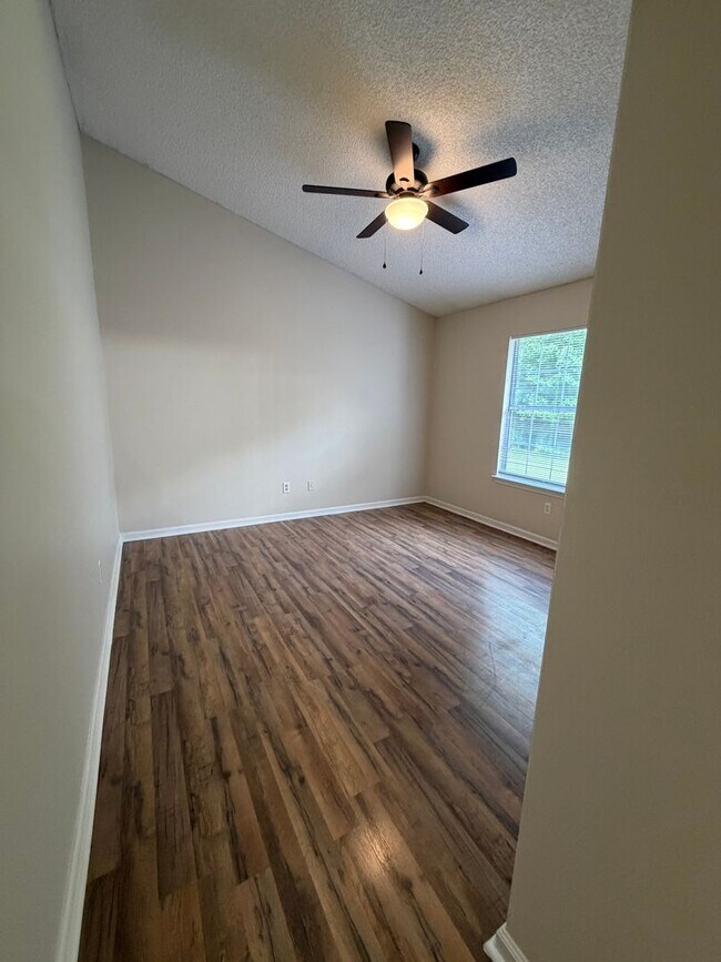 Building Photo - 101 Talbot Ct