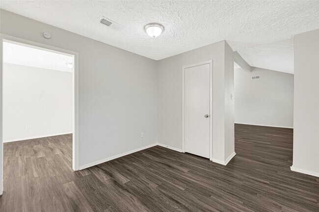 Building Photo - 8402 Bird Meadow Ln