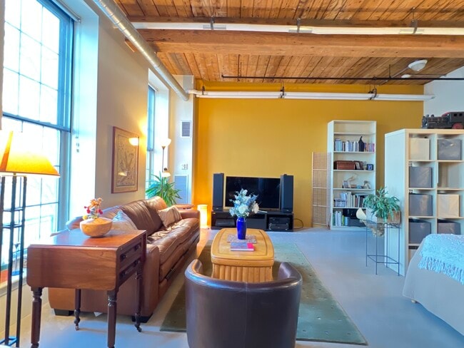 Building Photo - 35 Riverwalk Way