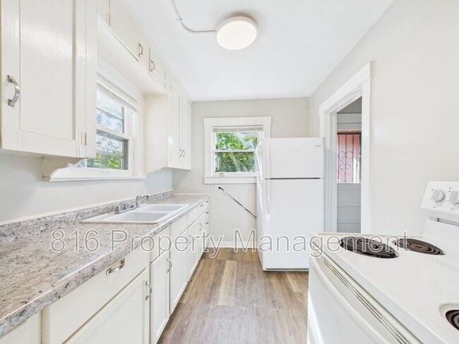 Building Photo - 6612 Park Ave E