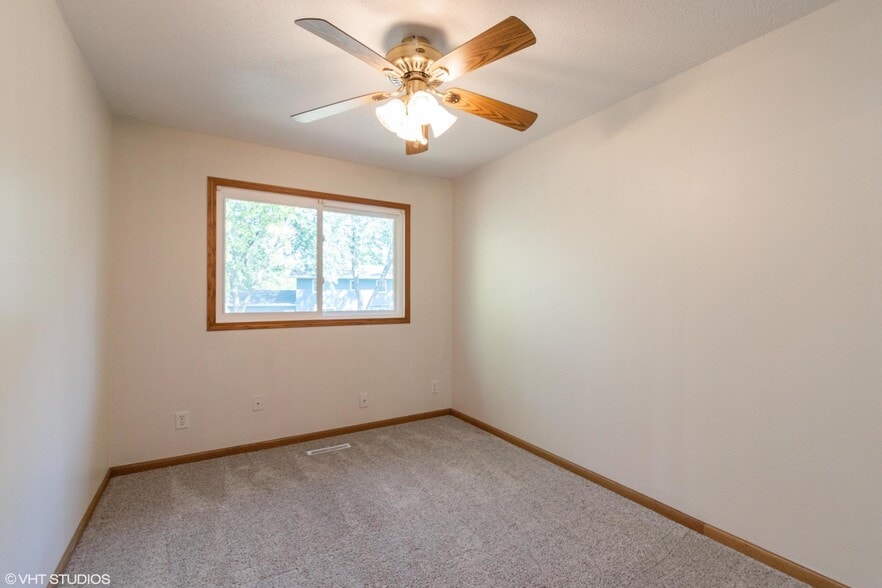 Building Photo - 635 Meadow Pl