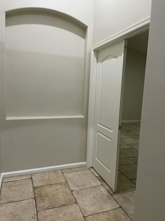 Building Photo - 2150 S Boulder Ct