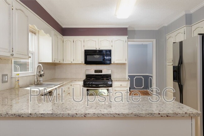 Building Photo - 103 Avondale Dr