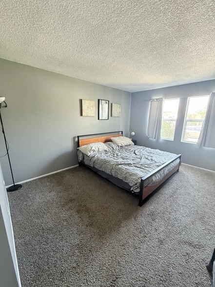 Building Photo - 2634 Nandina Dr