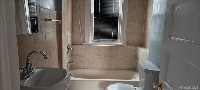 Building Photo - 104 Winnikee Ave