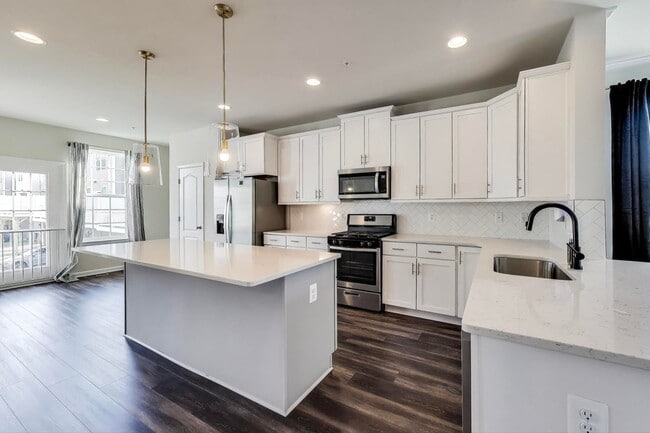 Building Photo - Luxurious on Lanham Hill - 3 + 3.5 Near New TH 3 bed + 3 Ba