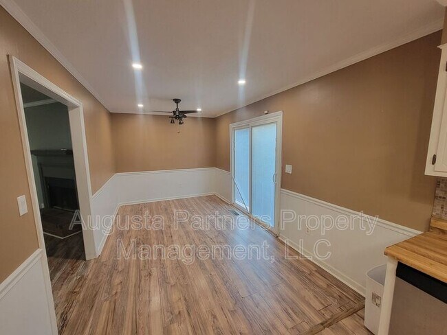 Building Photo - 1846 S Barton Dr