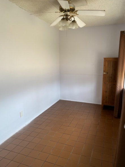 Building Photo - 10860 Freer Ave