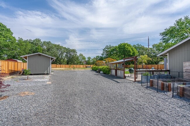 Building Photo - 849 Colleen Dr
