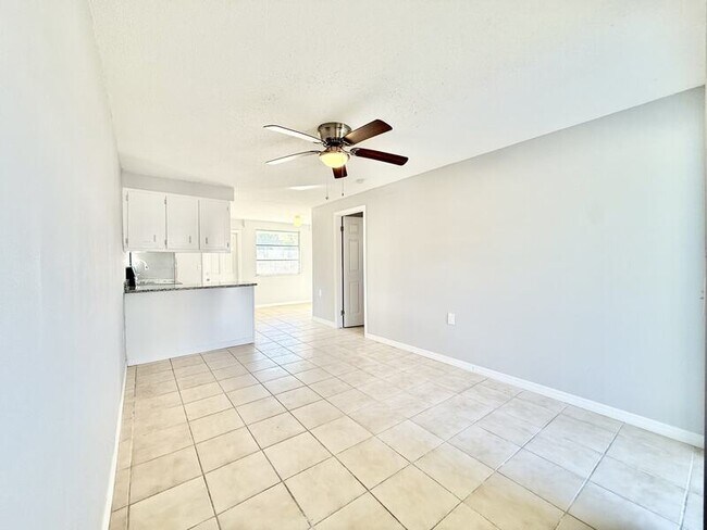 Building Photo - 3407 Palm Dr