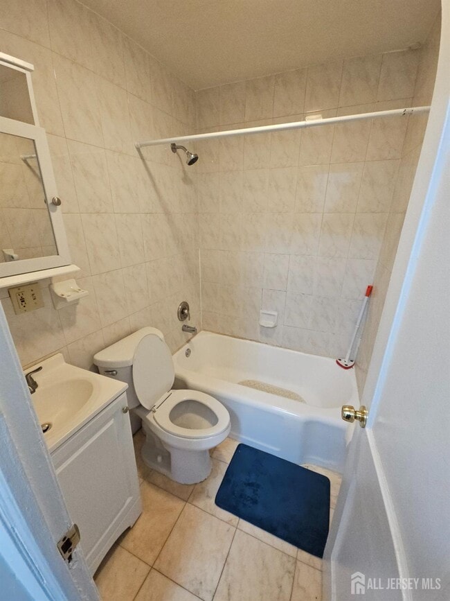 Building Photo - 33 Avenel St