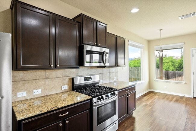 Building Photo - 2-Story Home with Greenbelt Views