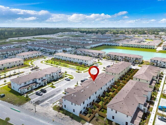 Building Photo - 2661 SE 28th St