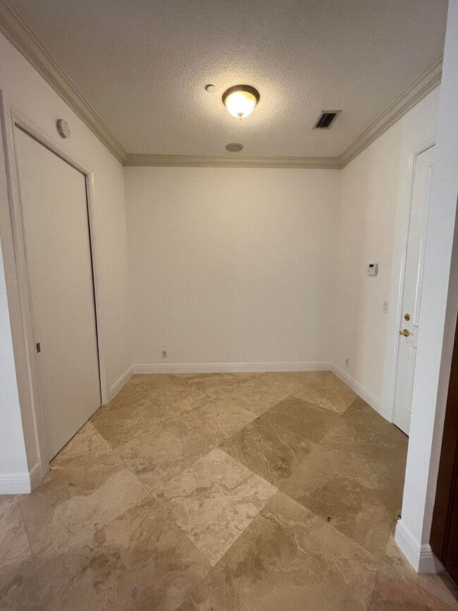 Building Photo - 355 NE 69th Cir